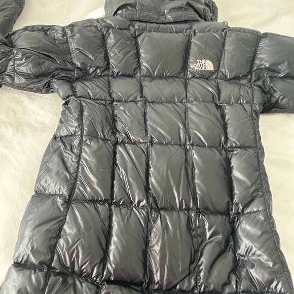 The north face women’s size xs , like new , puffer jacket - Picture 2 of 4